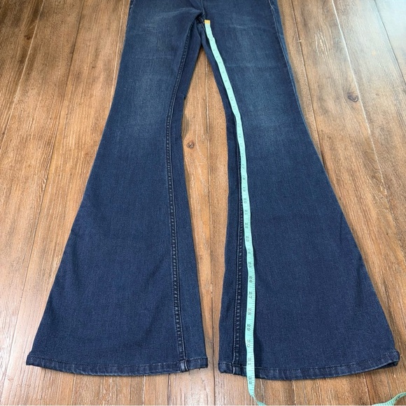 WE THE FREE Penny Pull-On Flare Jeans Dark Blue Boho low Ris Retro - Picture 10 of 12